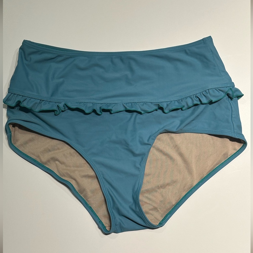 Kortni Jeane Mid Ruffle Bottoms- Caribbean Blue- Large. EUC.
